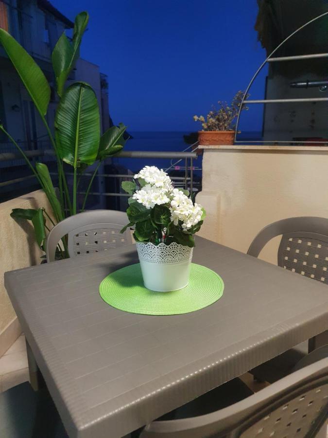 אצ'י קסטלו Casa Vacanze Aci Trezza In Front Of The Sea מראה חיצוני תמונה