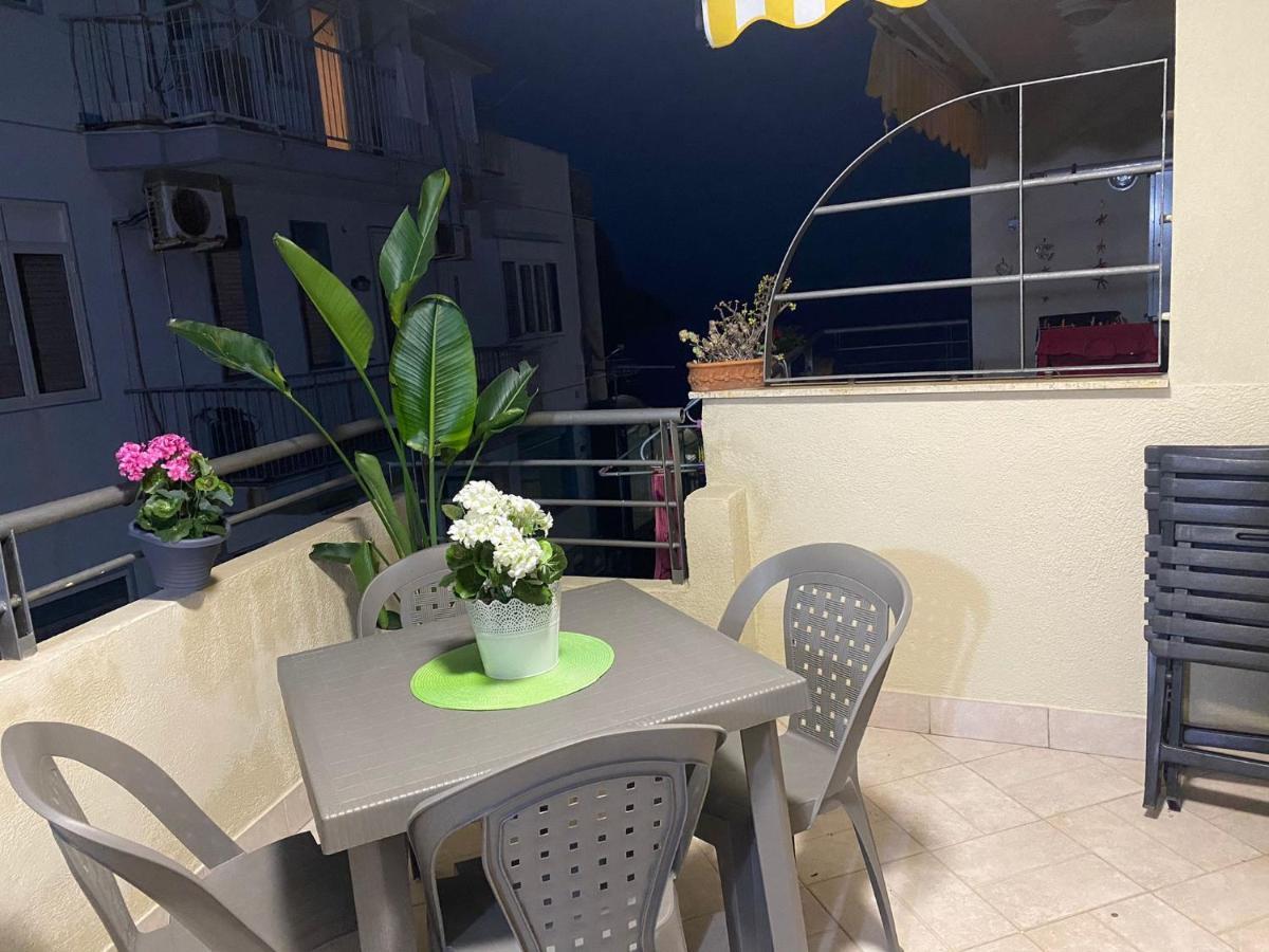 אצ'י קסטלו Casa Vacanze Aci Trezza In Front Of The Sea מראה חיצוני תמונה
