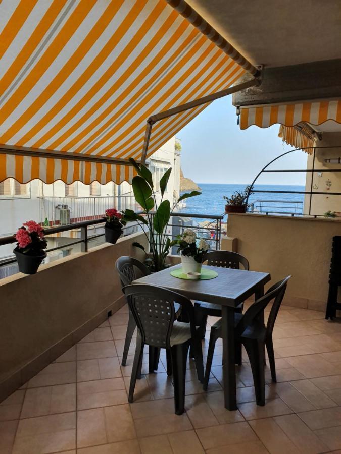 אצ'י קסטלו Casa Vacanze Aci Trezza In Front Of The Sea מראה חיצוני תמונה
